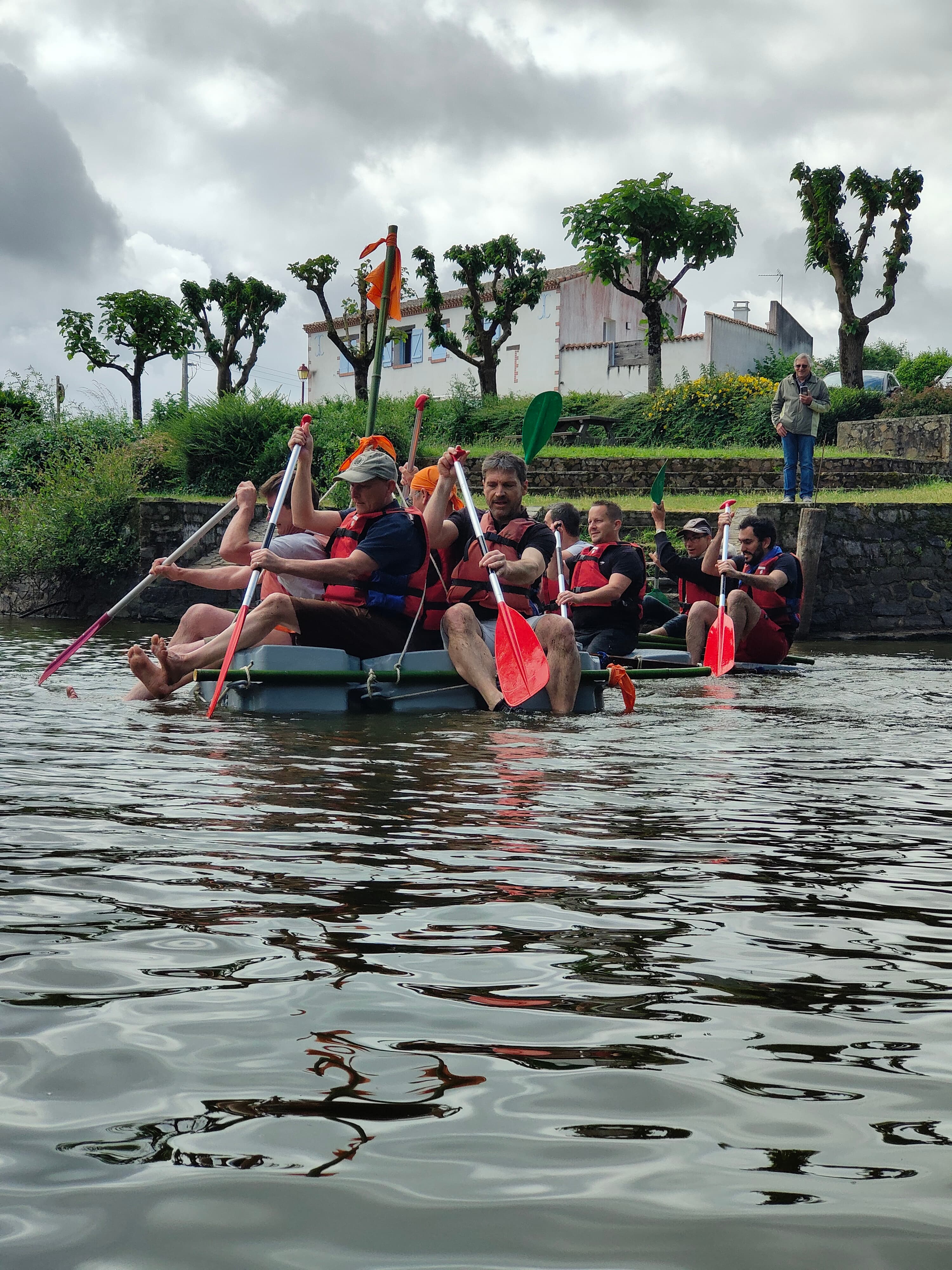 Coordination d'équipe pendant un défi outdoor