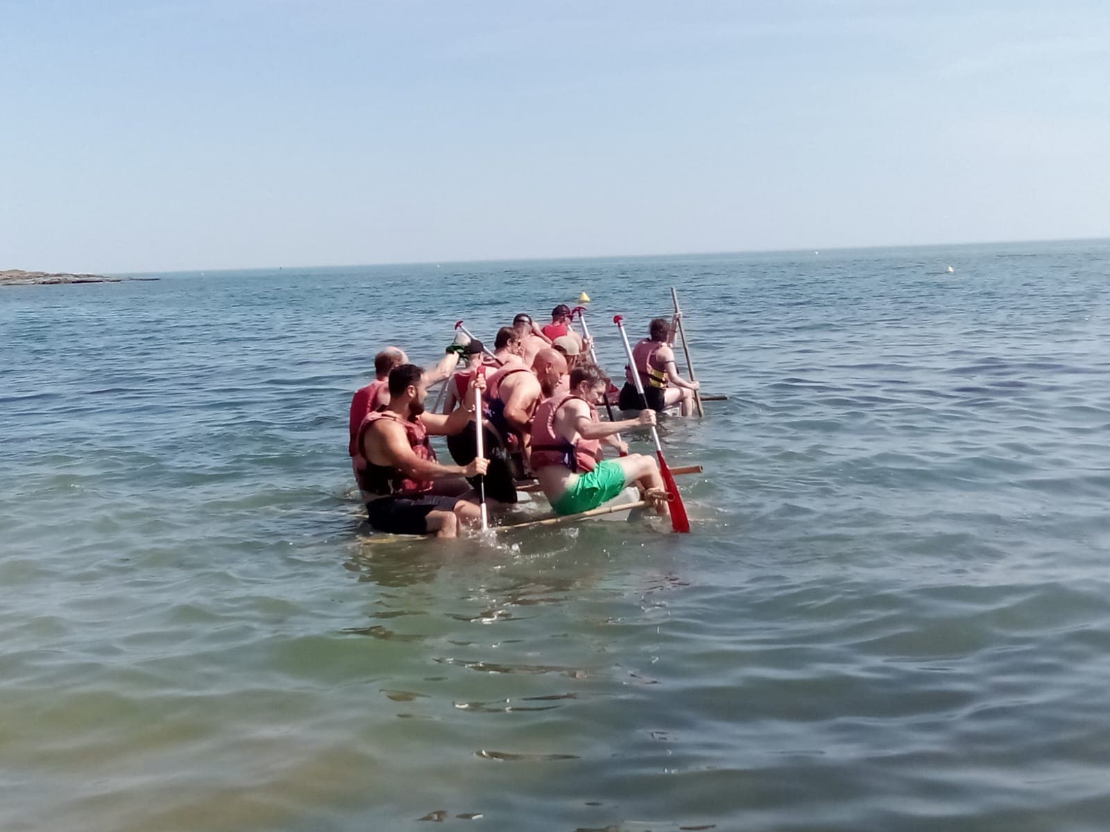 Radeau prêt au départ de la course finale