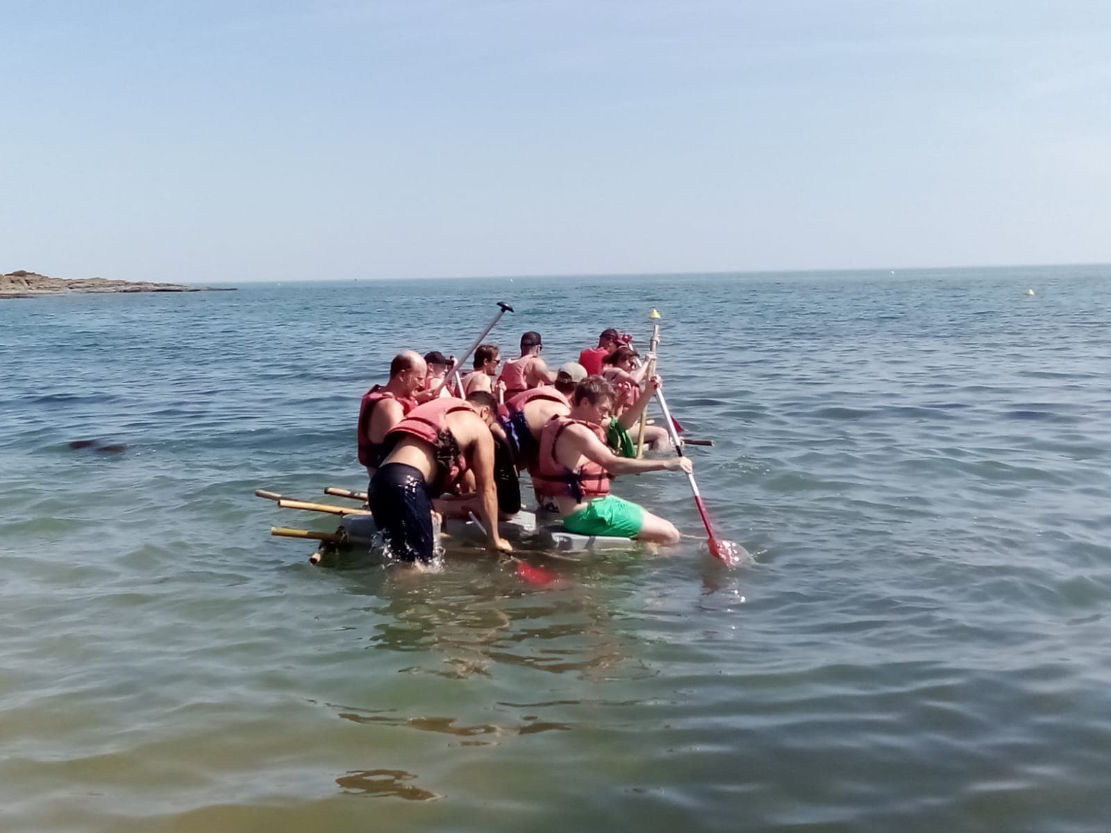 Construction de radeau - Pourquoi choisir cette activité team building