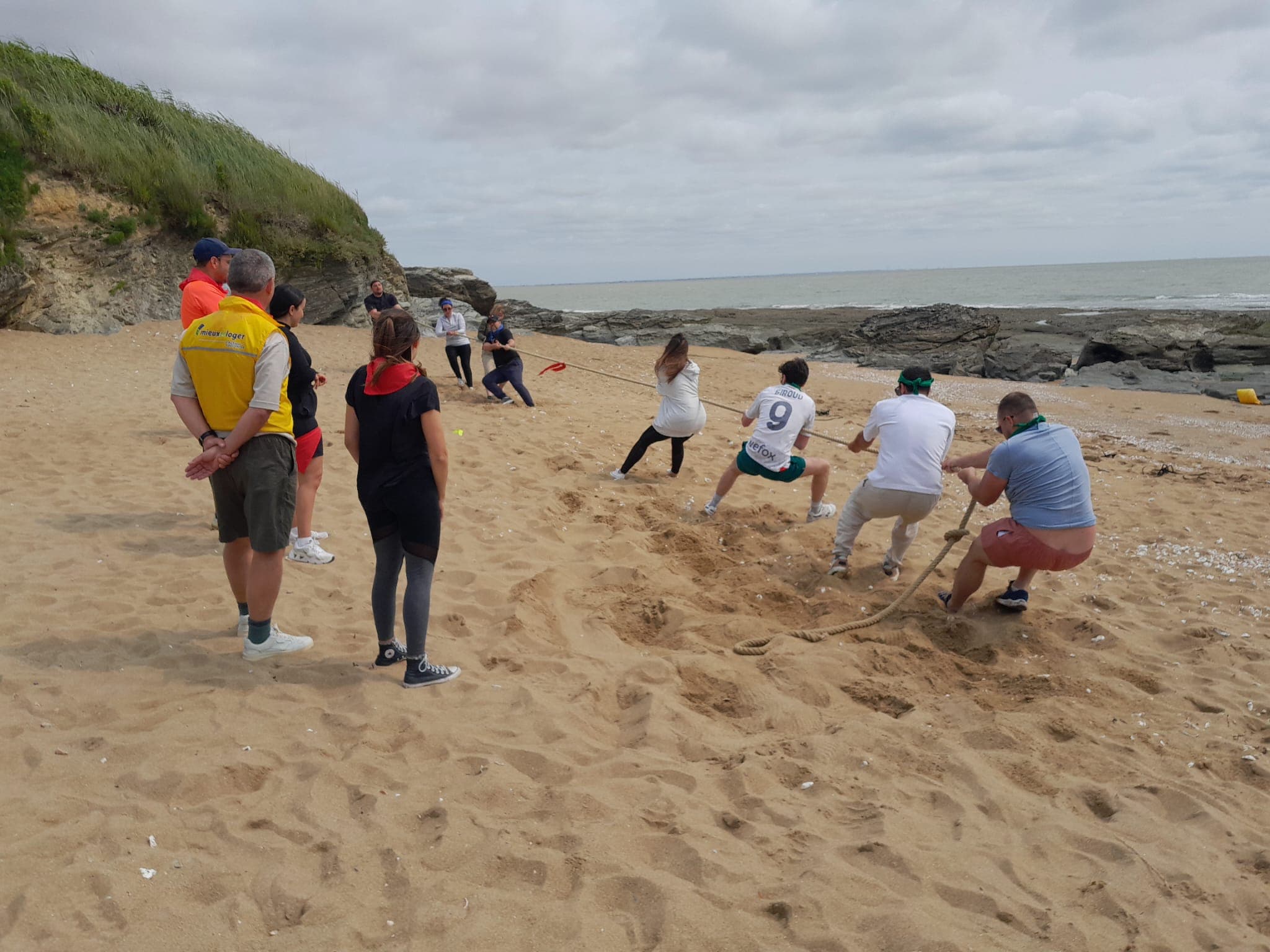 Participants mobilisés sur une épreuve de cohésion