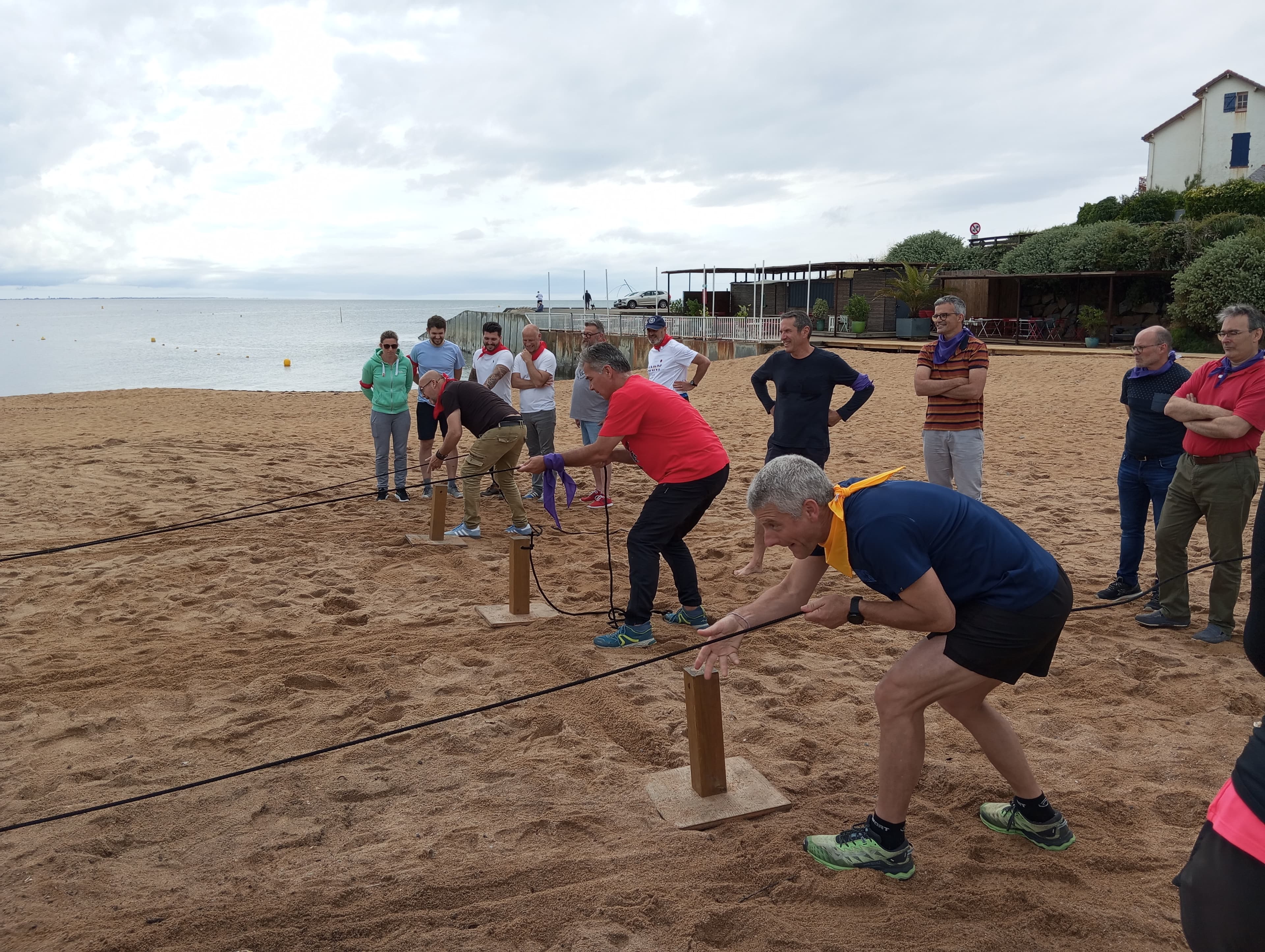 Moment de stratégie collective avant une épreuve